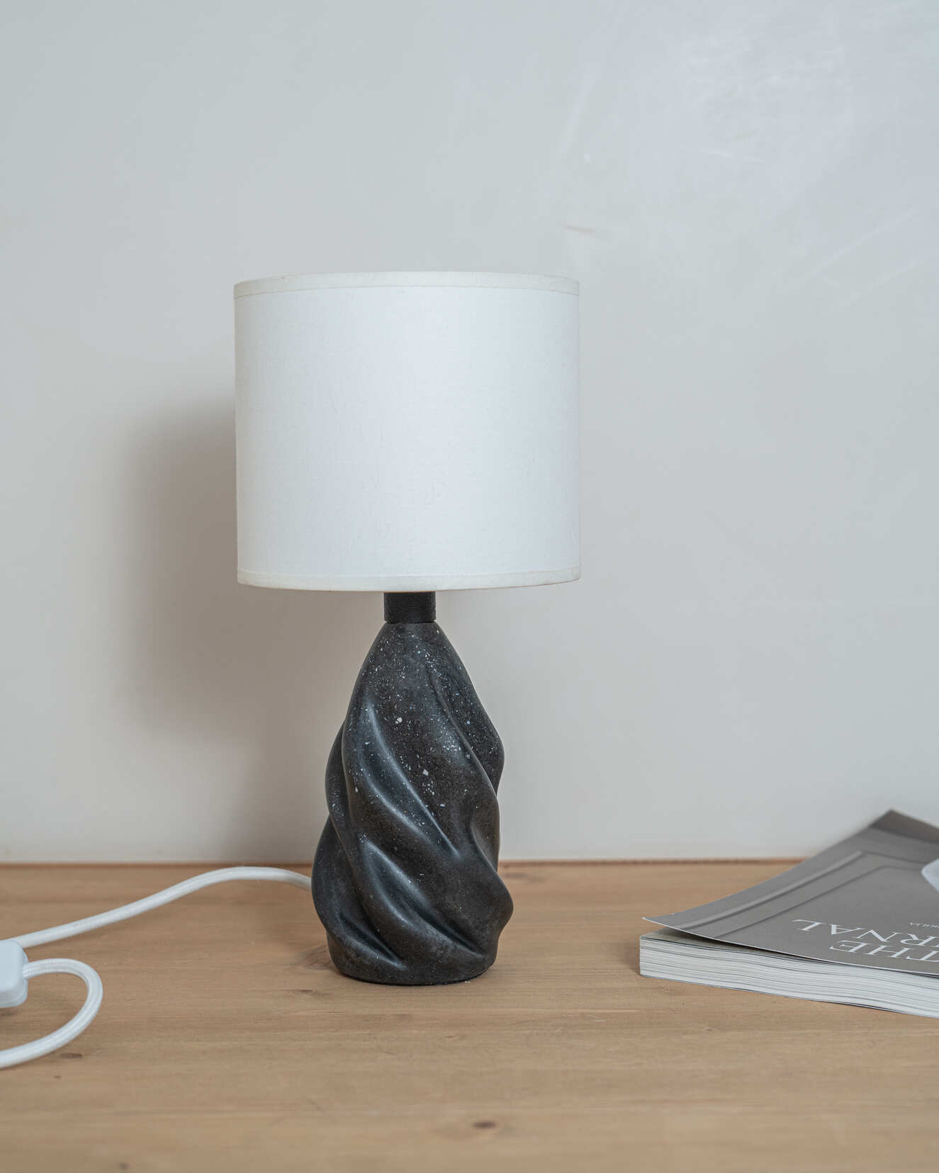 Lampe UNERI noire 32 cm